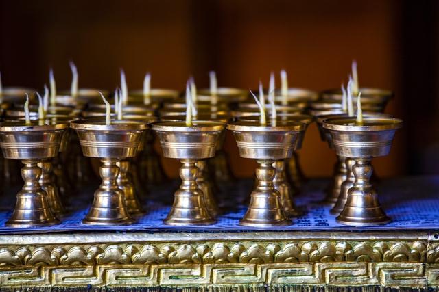 有什么成语描写赞美拉萨的天空，形容拉萨的天空的词语（天上西藏大美于行）