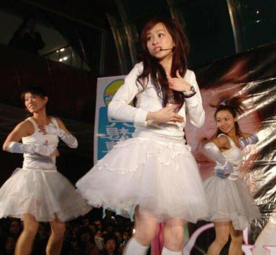 王心凌男友，王心凌的前男友（被3任前男友坑了又坑）