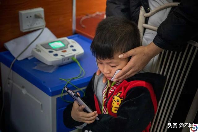 胎儿缺氧的表现与症状，孕妇缺氧的表现与症状图片（医生看到羊水意识到不妙）