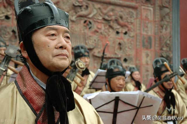 新三国曹操败走华容道在哪一集，新三国曹操败走华容道是哪一集（被诸葛亮烧痛的曹操深有感慨）