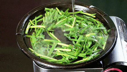 孕妇可以吃韭菜吗，孕妇可以吃韭菜饺子吗（身体会发生什么变化）