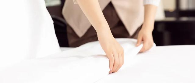 开夜床是什么意思，开夜床是啥意思（高端酒店里面的“特色”服务）