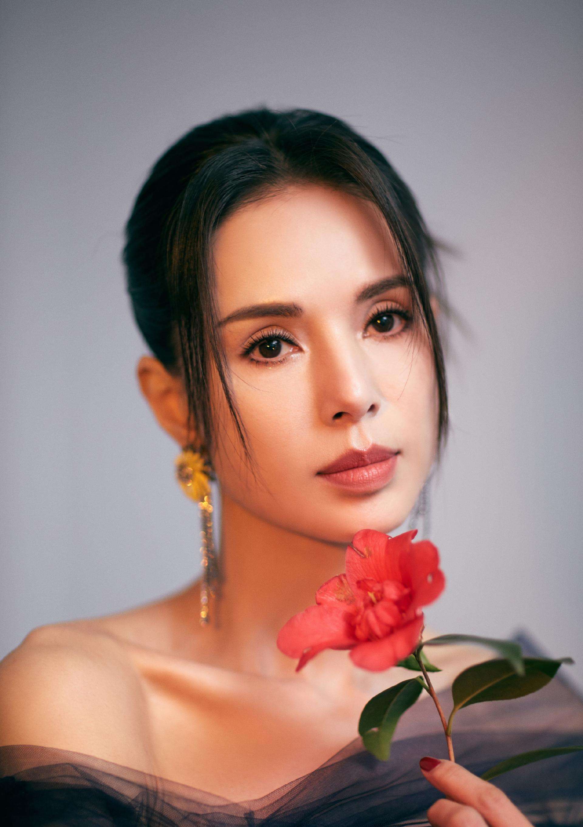 五官立体的女明星,神似混血的女星