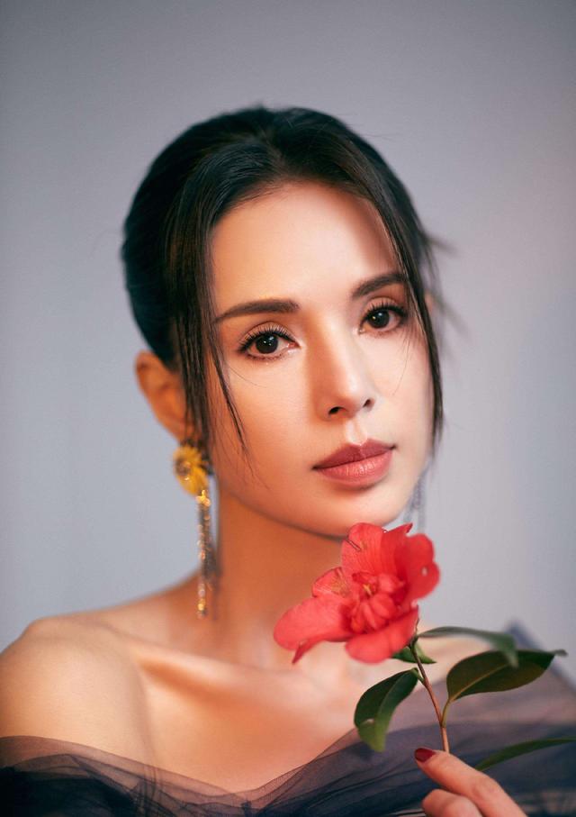 深眼窝为什么漂亮，女生眼窝深好看吗（眼窝深、鼻梁高）