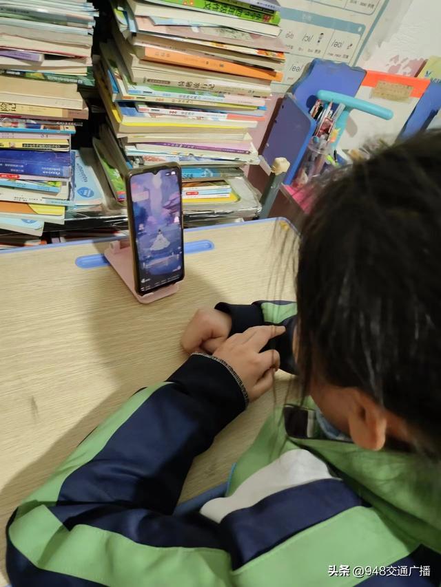 vivo账户登录，请问vivo帐户在哪里登录（12岁女孩不断偷用手机充值急坏亲妈）