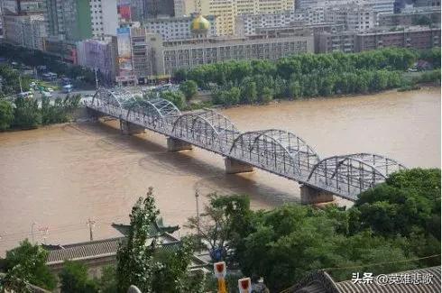 武汉市长江大桥，武汉长江大桥建成时间（武汉长江大桥PK南京长江大桥）