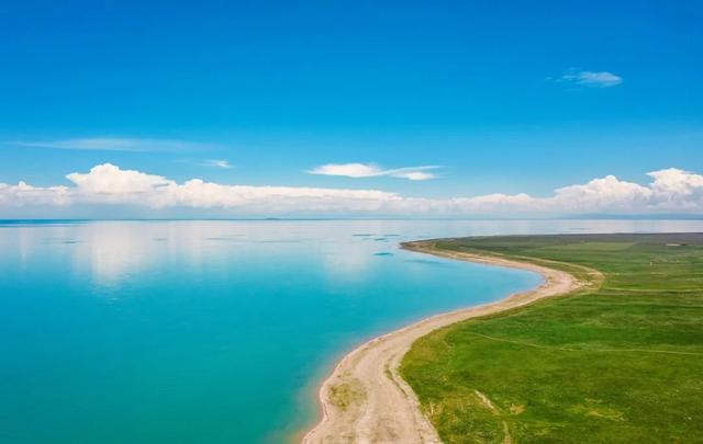 七八月份最适合旅游的地方，7-8月最适合旅游的地方（探索天地间的五光十色）