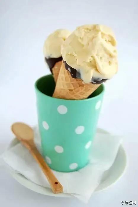 小清新好看的冰淇淋图片大全 夏天就是要来一支冰激凌吃的啊,小清新冰淇淋背景图(冰激凌壁纸:夏日炎炎) 小清新好看的冰淇淋图片大全 夏天就是要来一支冰激凌吃的啊,小清新冰淇淋背景图(冰激凌壁纸:夏日炎炎)