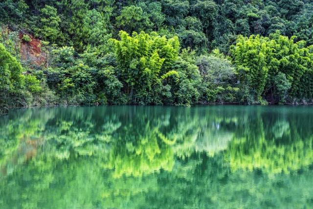 暑假去哪里旅游好，暑假去哪里旅游好玩2021（最适合去的12个美景地）