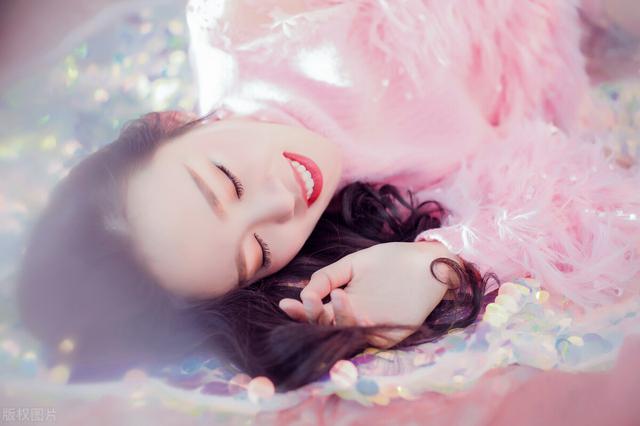 女人要活得精致短句，2021女人要活得精致短句朋友圈（致女人的阳光短句）