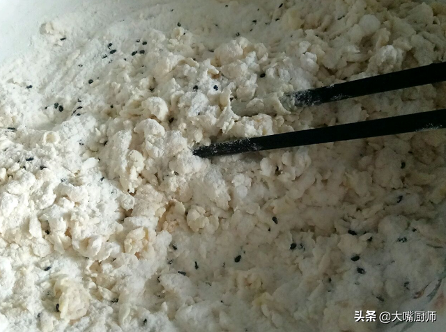在家里怎样做油炸麻叶，学做传统小吃炸麻叶