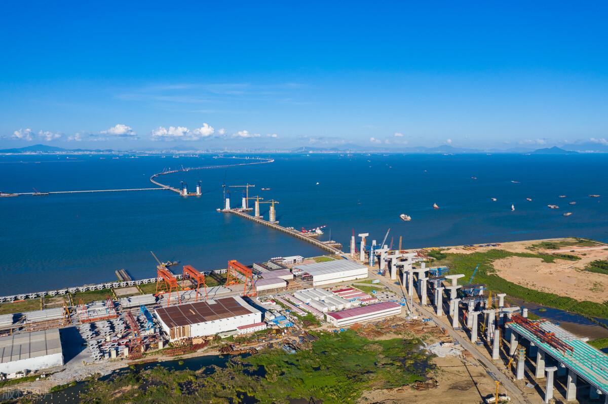 以及这些年在港珠澳大桥和深中通道积累的建设经验,烟大海峡通道建设