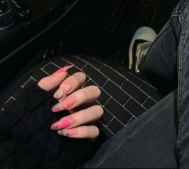 芭比美甲步骤，芭比美甲怎么卸掉（美甲♥芭比粉美甲）