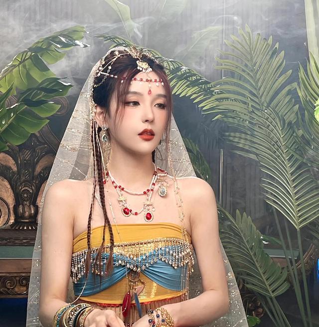 那些振奋人心的英雄联盟解说，英雄联盟赛事美女解说冯雨