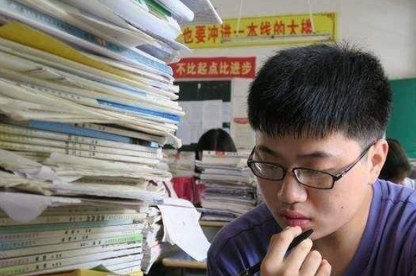 高中选文科还是理科好，高中生怎么选择文科和理科（“文科生”和“理科生”）