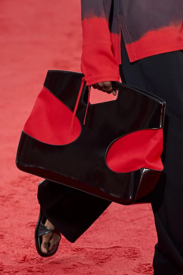 element是什么牌子，ELEMENT是啥牌子的电视（95岁的FERRAGAMO）