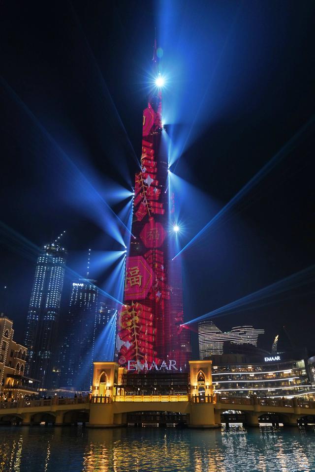 迪拜为什么那么有钱，为什么能从一片荒漠到世界最豪城市