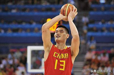 姚明为什么退役这么早，是因为被科比撞伤的？真正的原因令人敬佩