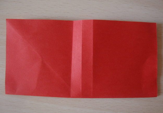 怎么用纸剪花朵，怎么用纸剪花朵视频（玫瑰花的折法）