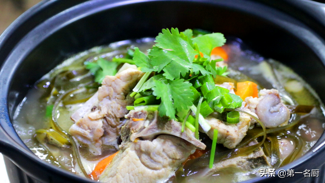 炖排骨汤的做法，清炖排骨汤的做法（放料越多越难吃）