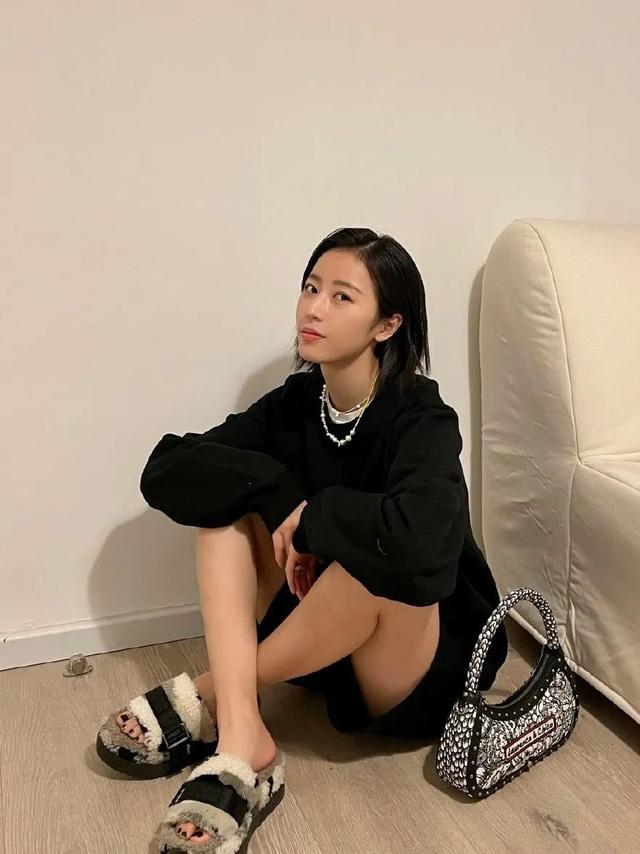 去海边穿什么鞋子合适，去海边沙滩穿什么鞋最合适（今夏最火的4双新鞋）