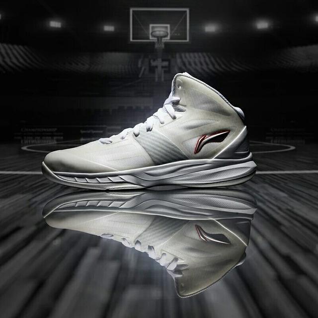 李宁篮球鞋怎么样，李宁和安踏哪个好（李宁做了一双更强的“超轻”篮球鞋）