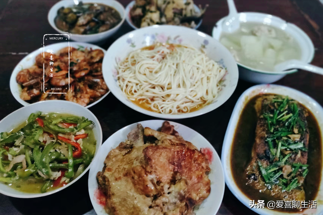 生日面怎么做好吃，面条的美味做法（老妈做一桌菜）