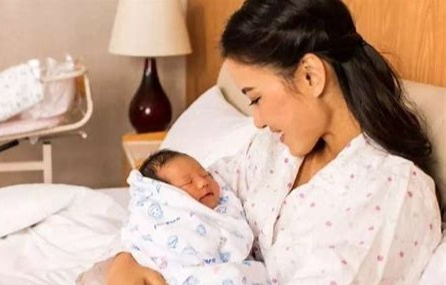 新生婴儿多久喂一次奶，新生儿一般多久喂一次奶（如果打算母乳喂养）