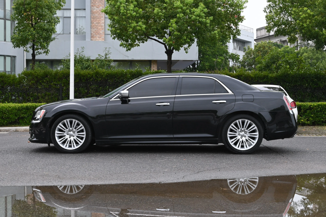 二手克莱斯勒300c这款车怎么样(十二万多的"平民宾利"实力如何?