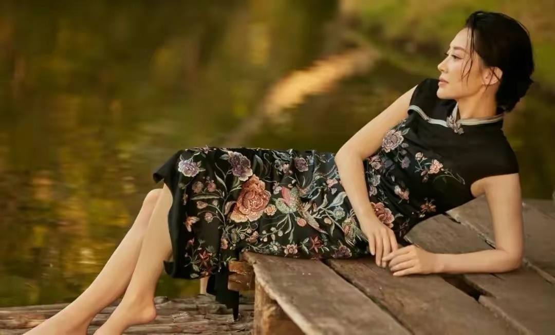 意境唯美女生背影图片,意境唯美女生背影图片动漫(这6位优雅老去的