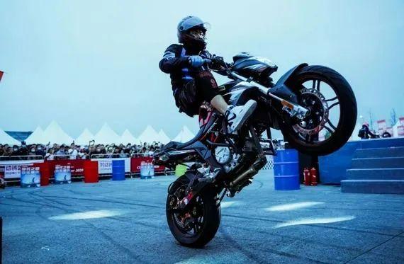 心理医生杂志社，一位心理医生的字数（“自杀式社交”就是自杀）