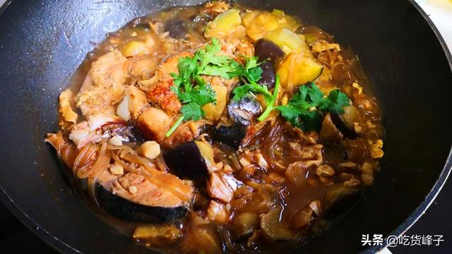 炸好的鱼怎么炖好吃又简单（鲅鱼和这2样食材一起炖）