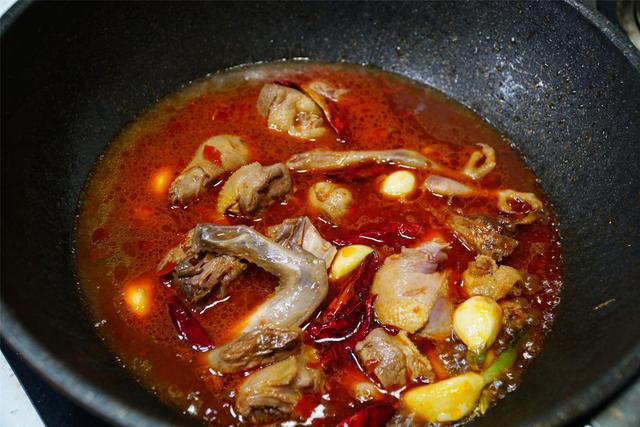 夏天可以吃羊肉吗，夏天可以吃羊肉吗 夏天清炖羊肉怎样做（建议少吃猪肉羊肉）