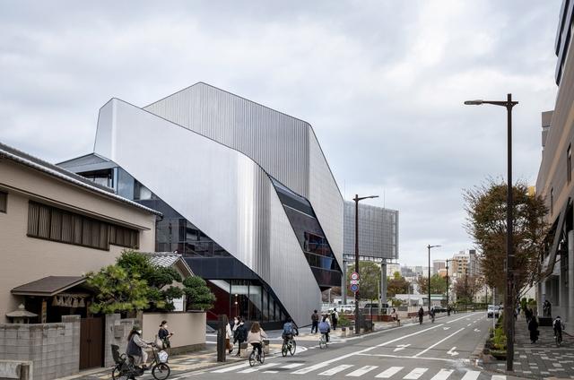 日本都市风格建筑，2023年日本建筑界又更新一“新著作”——010大厦