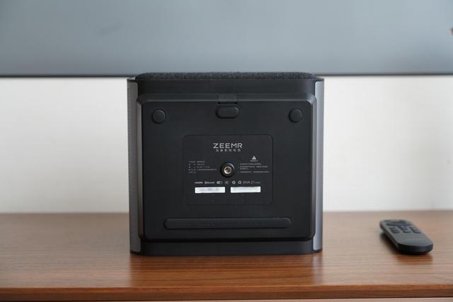 知麻投影z1mini，或许是最适合小青年的千元智能投影仪