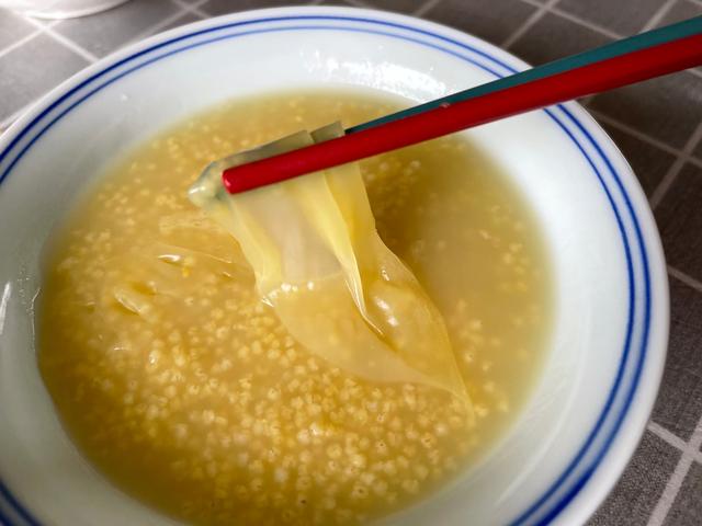 小米粥怎么熬粘稠又香，小米粥如何才能煮得粘稠（熬小米粥直接下锅煮）