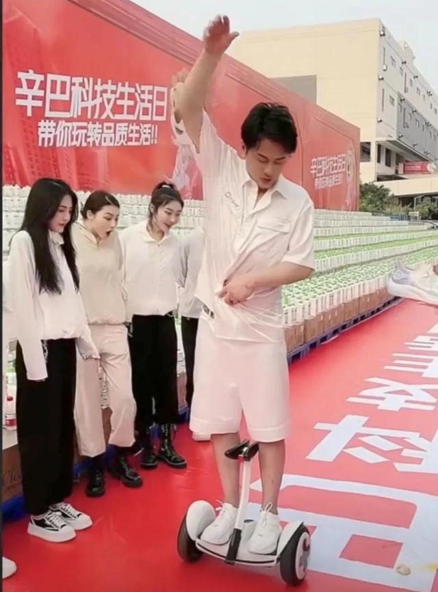 辛有志怎么火起来的，辛有志怎么红起来的（辛巴辛有志直播间卖爆单）