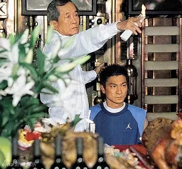 白龙王说：他有名，但是骨轻，知道他气数将尽，天命难违