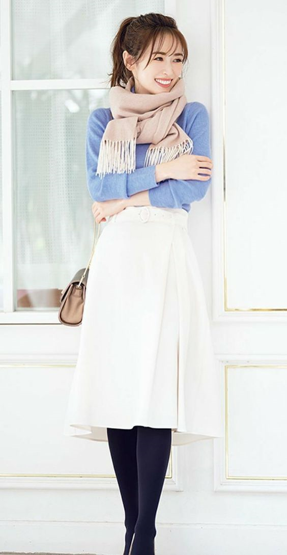 蓝色配什么颜色，蓝色配什么颜色上衣（穿“蓝+白”准没错）