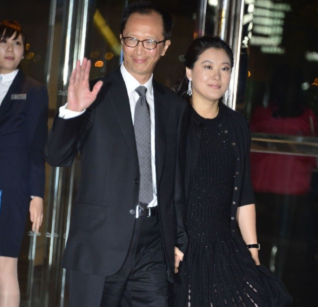 伏明霞的无性婚姻，伏明霞什么时候离的婚（伏明霞24岁嫁50岁富商）