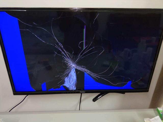 一台液晶电视的寿命大概是多久，液晶电视的寿命多少小时（液晶显示屏维修很难吗）