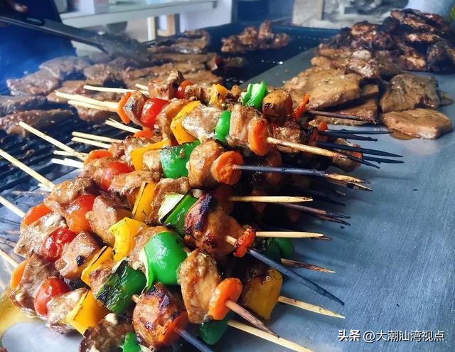 路边小摊有哪些小吃最受吃货欢迎，路边小吃摊什么最火（世界各国特色路边摊小吃）