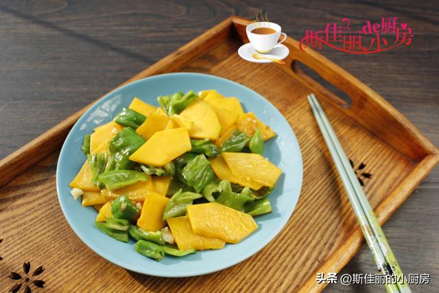 炒南瓜片的做法，拌黄瓜的做法（入秋后这菜三天两头炒一盘）