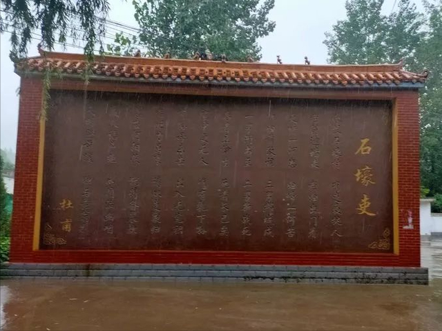 石壕吏扩写300字，《石壕吏》白话文扩写（杜甫的《石壕吏》我们都知道）