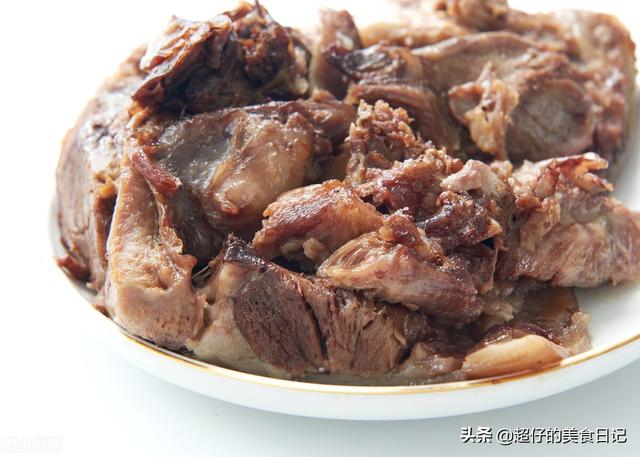 猪头肉怎样卤才能肥而不腻，猪头肉怎样卤才能肥而不腻吃（肥而不腻、酥烂鲜香、隔壁小孩都馋哭了）