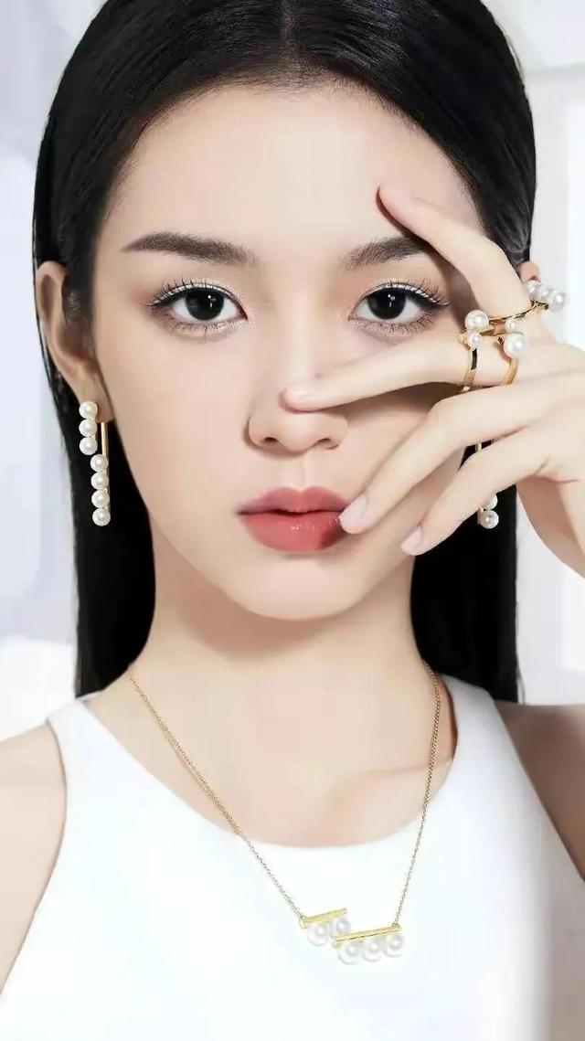 孤独伤感系的文字图片 要明白 孤独才是生活的常态，孤独的图片女生 伤感（品味孤独，孤独也是一种美）