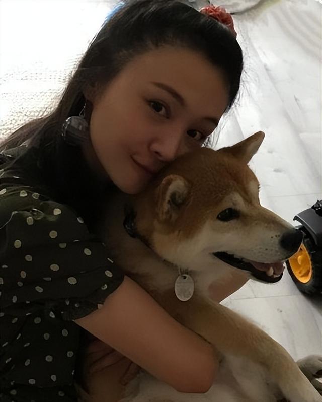 郑爽几岁今年多大年龄，郑爽几岁了（她被误伤超委屈）