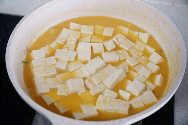 韭菜不适宜什么人群吃，吃韭菜的禁忌人群（中老年人要忌嘴：少吃萝卜韭菜）