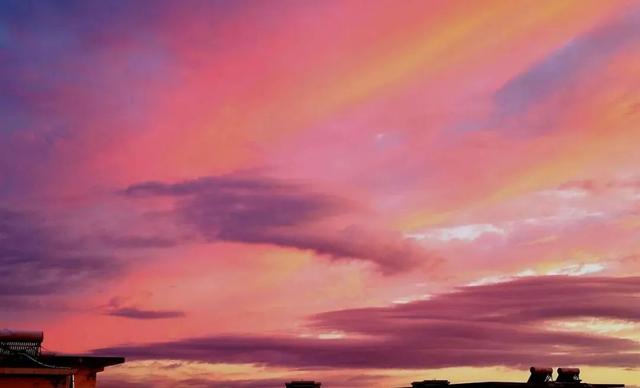 霞光万丈的下一句是什么，落日晚霞的唯美句子（诗词鉴赏-预卜明朝天色好）