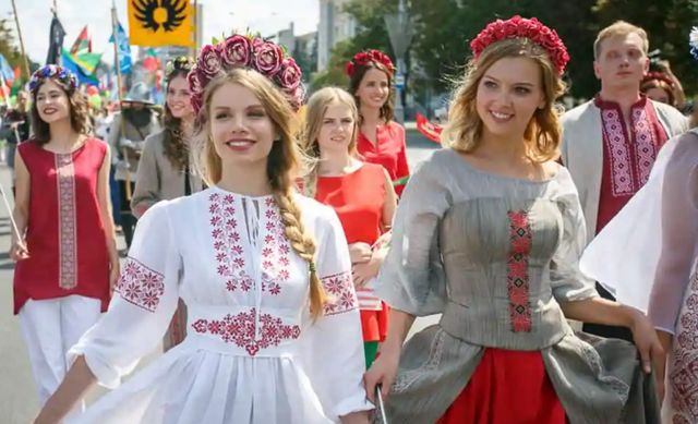 白色英文详解，白色的英文（“白俄罗斯”是什么意思）